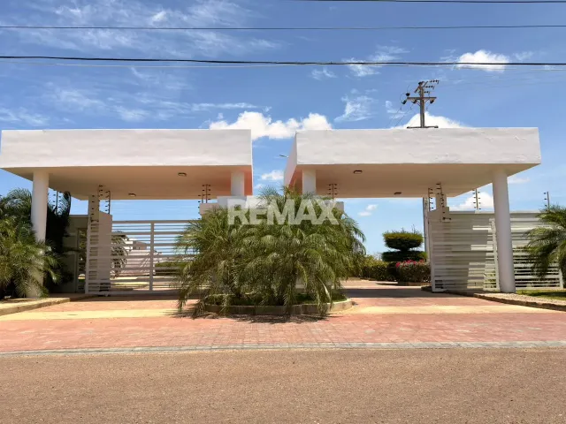 En Venta Terreno y Parcela Calle 10, Puerta Maraven, Cardón, Falcón, 4154, VEN