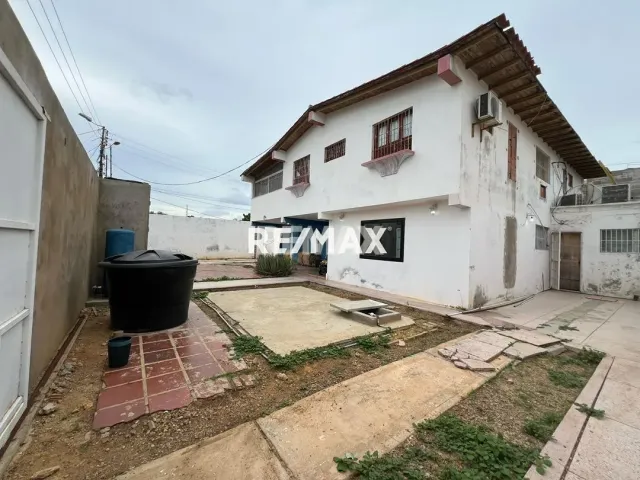 En Venta Casa o TownHouse Urbanizacion Santa Fe Sector los medanos calle los Pinos