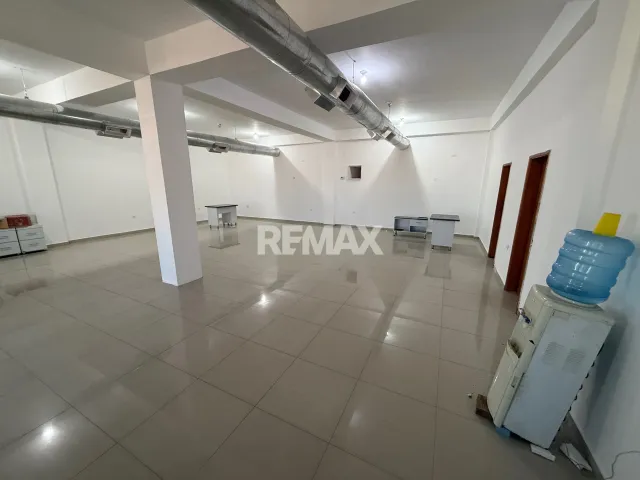 En Alquiler Local Comercial Ave Ollarvides Los Caciques