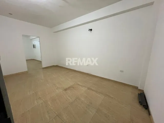 En Venta Local Comercial Calle Falcon entre calle Peru y Brasil