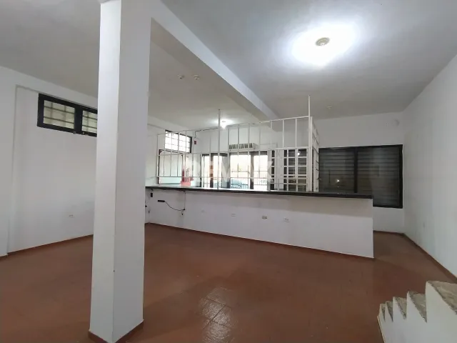 En Alquiler Local Comercial Calle Bachiller Peña, Urb. Puerta Maraven. Punto Fijo