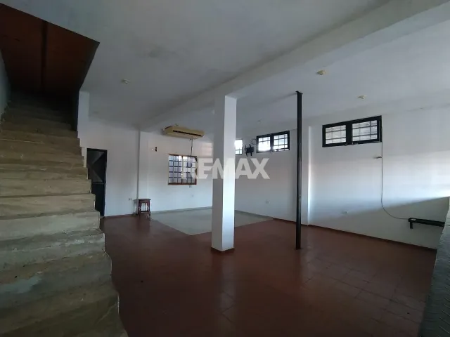 En Alquiler Local Comercial Calle Bachiller Peña, Urb. Puerta Maraven. Punto Fijo