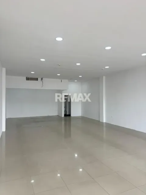En Alquiler Local Comercial Avenida Girardot, Centro, Punto Fijo, Falcón, 4102, VEN