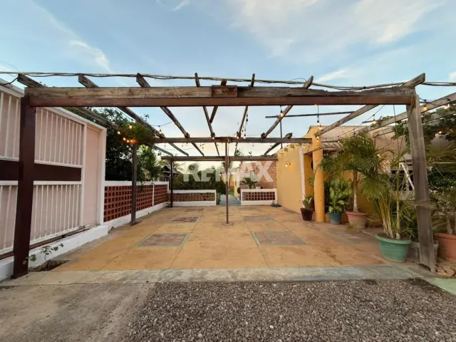 En Alquiler Casa o TownHouse Urbanización Zarabón. Punto Fijo. Falcon. VE