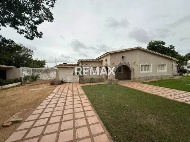 Casa de 3 hab. con amplio garaje en alquiler, 300 m², Judibana, Falcón - Foto 4