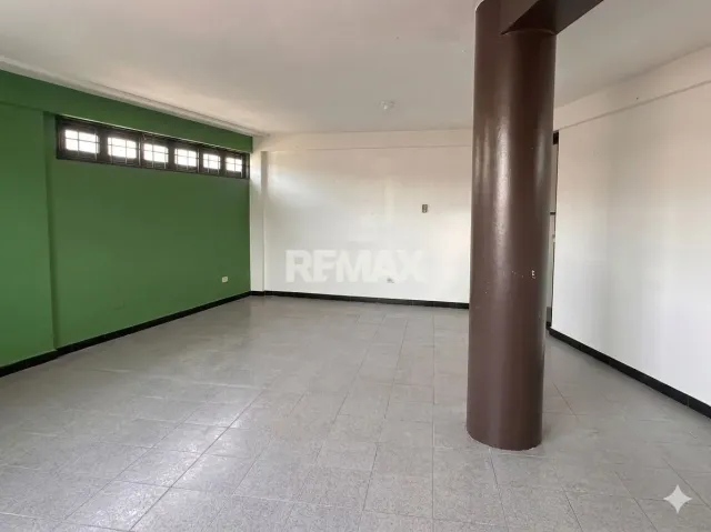 Local Comercial de 30 m² en Alquiler en la Avenida Principal de Punto Fijo - Foto 1