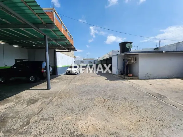 Amplio galpón industrial de 300 m² en venta, doble acceso en Avenida Las Acacias - Foto 3