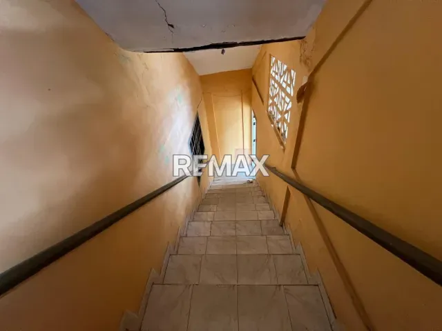 Amplio edificio de 800 m² en alquiler con locales y apartamento en el centro de Punto Fijo - Foto 2