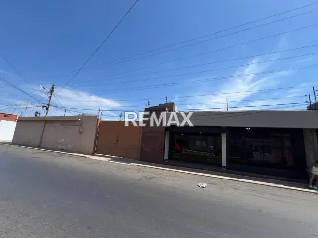 Local Comercial de 144 m² en venta en Calle Garcés, Ideal para tu Negocio - Foto 1