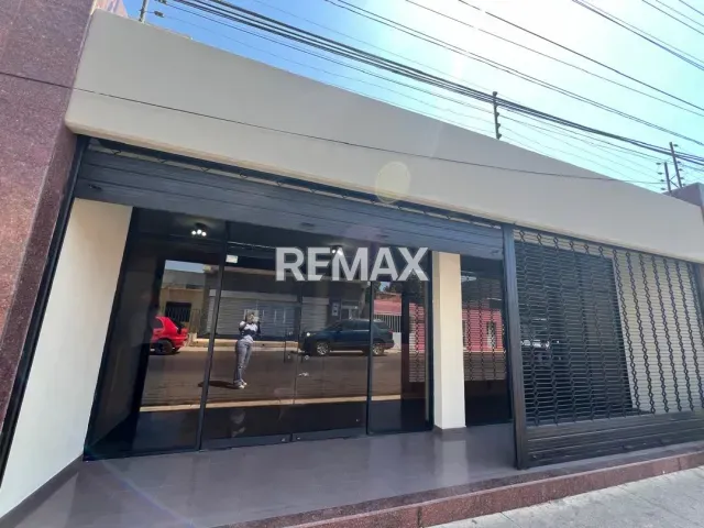 Local Comercial de 144 m² en venta en Calle Garcés, Ideal para tu Negocio - Foto 2