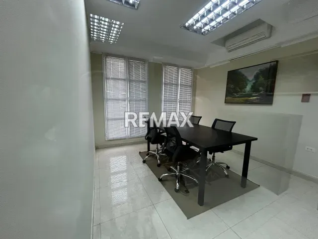 Local comercial de 63 m² en alquiler en CC El Doral, ideal para oficinas - Foto 1