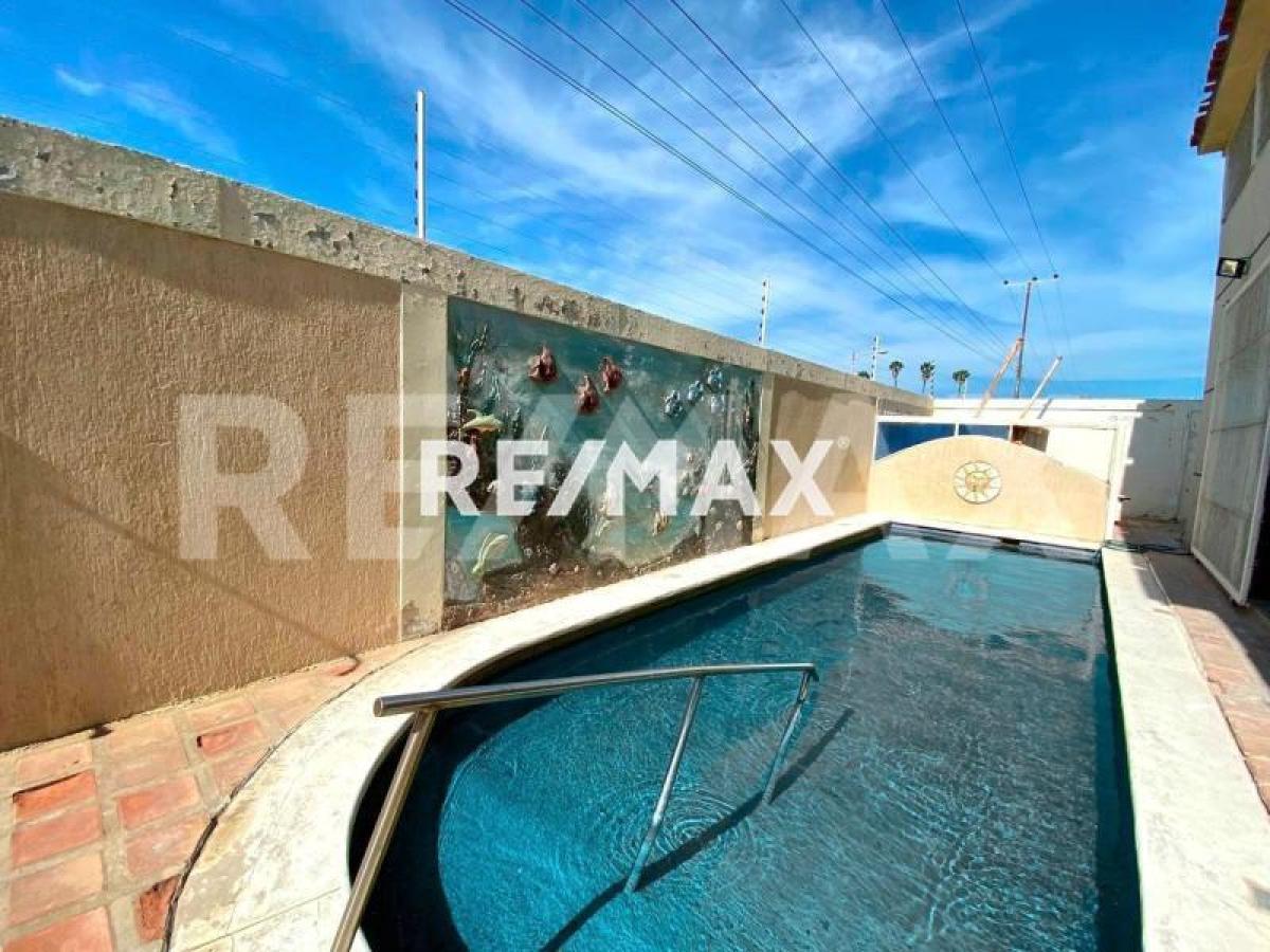 Casa de 6 habitaciones y piscina en venta, exclusiva urbanización en Punto Fijo - Foto 8