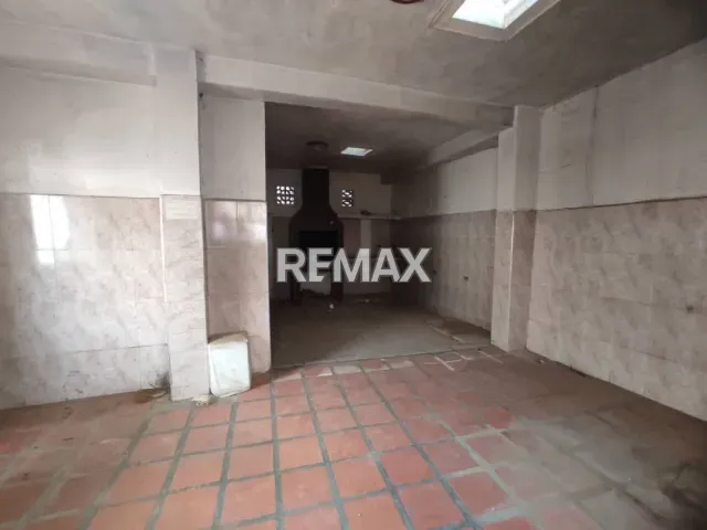 Amplio galpón de 600 m² en alquiler con 5 baños y 10 estacionamientos en La Puerta Maraven - Foto 6