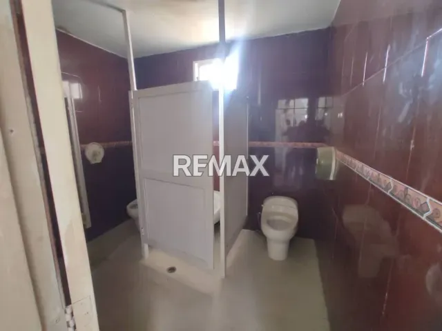 Amplio galpón de 600 m² en alquiler con 5 baños y 10 estacionamientos en La Puerta Maraven - Foto 7