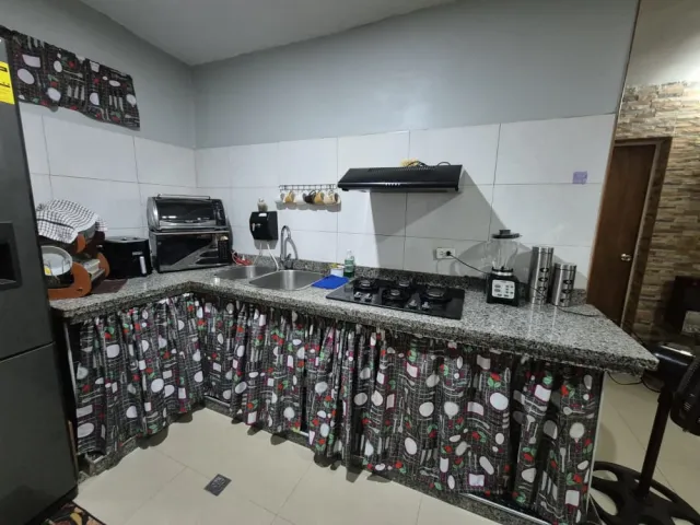 Cálida casa de 2 hab. con área social y 2 aires acondicionados en venta, Falcón - Foto 4