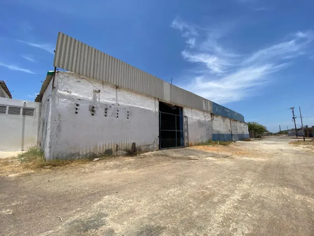 Amplio galpón de 1.400 m² en alquiler, ideal para industria en Punto Fijo - Foto 6