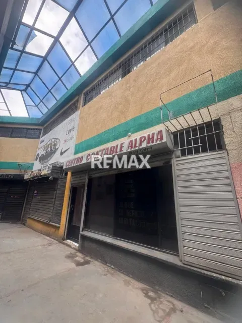 Local comercial de 18 m² en venta en el centro de Punto Fijo, listo para operar - Foto 1