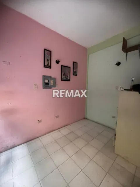 Local comercial de 18 m² en venta en el centro de Punto Fijo, listo para operar - Foto 2
