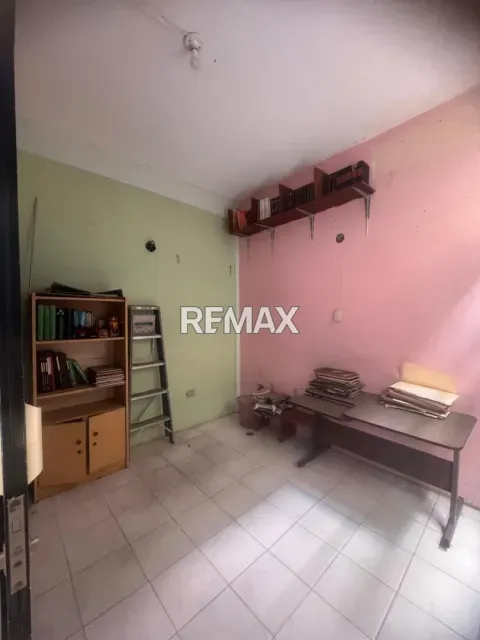 Local comercial de 18 m² en venta en el centro de Punto Fijo, listo para operar - Foto 5