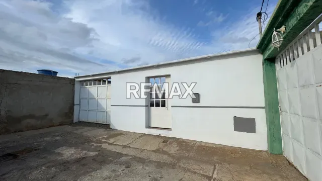Amplia casa de 4 habitaciones y 4 baños en venta, gran garaje para 12 autos - Foto 1