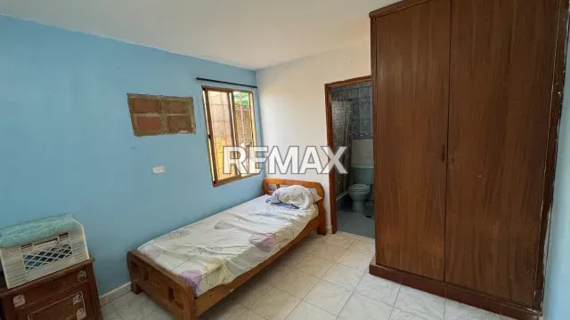 Amplia casa de 4 habitaciones y 4 baños en venta, gran garaje para 12 autos - Foto 2