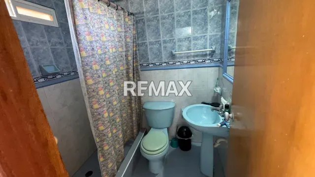 Amplia casa de 4 habitaciones y 4 baños en venta, gran garaje para 12 autos - Foto 3