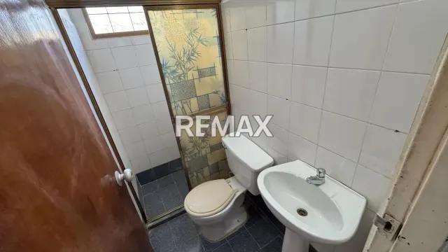Amplia casa de 4 habitaciones y 4 baños en venta, gran garaje para 12 autos - Foto 4