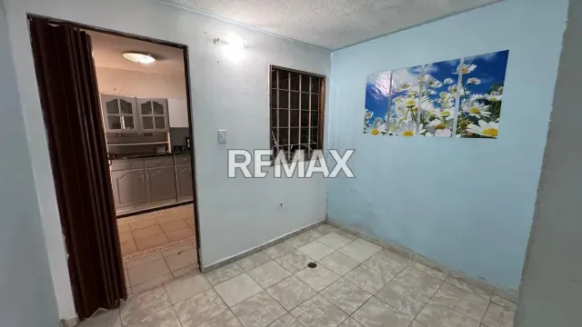 Amplia casa de 4 habitaciones y 4 baños en venta, gran garaje para 12 autos - Foto 6