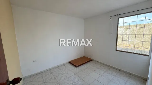 Amplia casa de 4 habitaciones y 4 baños en venta, gran garaje para 12 autos - Foto 7