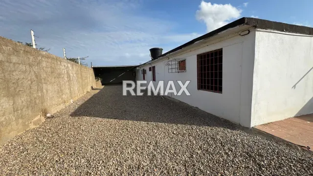 Amplia casa de 4 habitaciones y 4 baños en venta, gran garaje para 12 autos - Foto 8