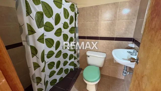 Amplia casa de 4 habitaciones y 4 baños en venta, gran garaje para 12 autos - Foto 9