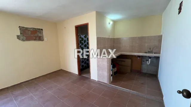 Amplia casa de 4 habitaciones y 4 baños en venta, gran garaje para 12 autos - Foto 11