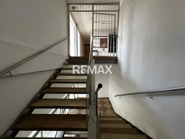 Local comercial de 55 m² con 2 baños en venta, ideal para oficinas en Punto Fijo - Foto 5