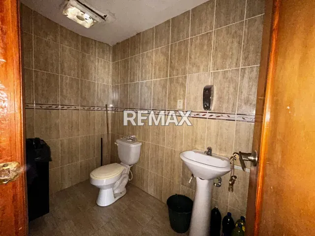 Local comercial de 55 m² en venta con 2 baños y estacionamiento en Punto Fijo - Foto 5