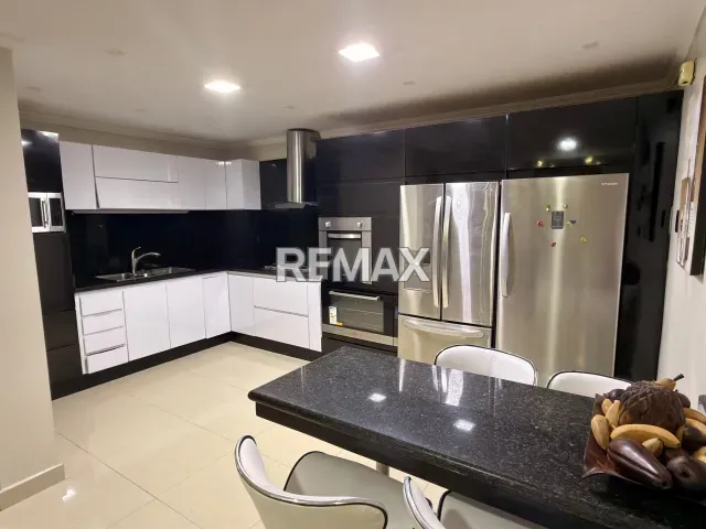 Elegante townhouse de 3 hab. y piscina en venta, cerca de Sambil, Cardón - Foto 2