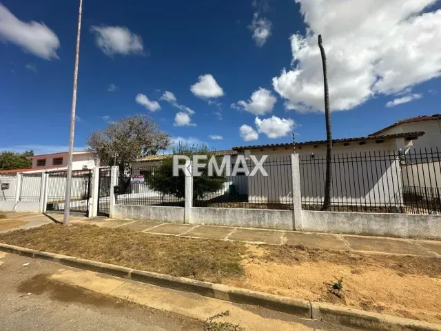 Espaciosa casa de 5 habitaciones y 5 baños en venta, 890 m² en Judibana, Falcón - Foto 2