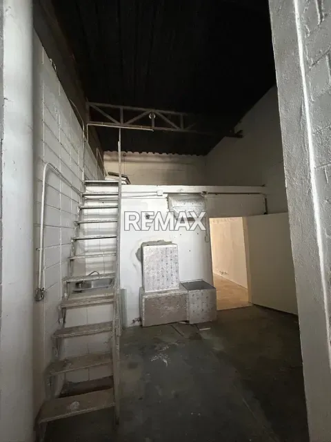 Amplio local comercial de 74 m² en alquiler con mezzanina en Avenida Principal, Punto Fijo - Foto 2