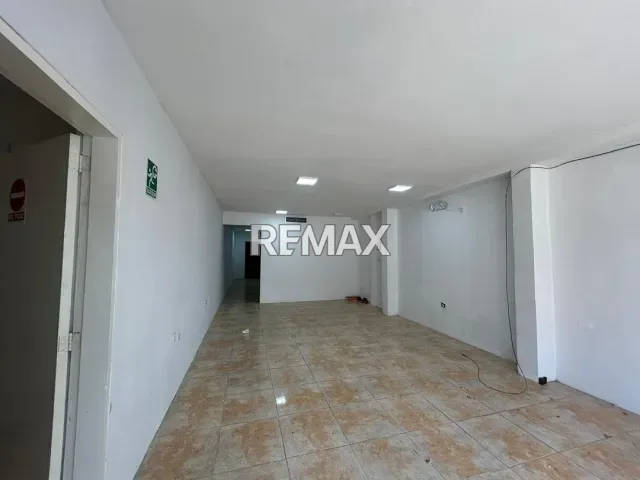 Amplio local comercial de 74 m² en alquiler con mezzanina en Avenida Principal, Punto Fijo - Foto 5