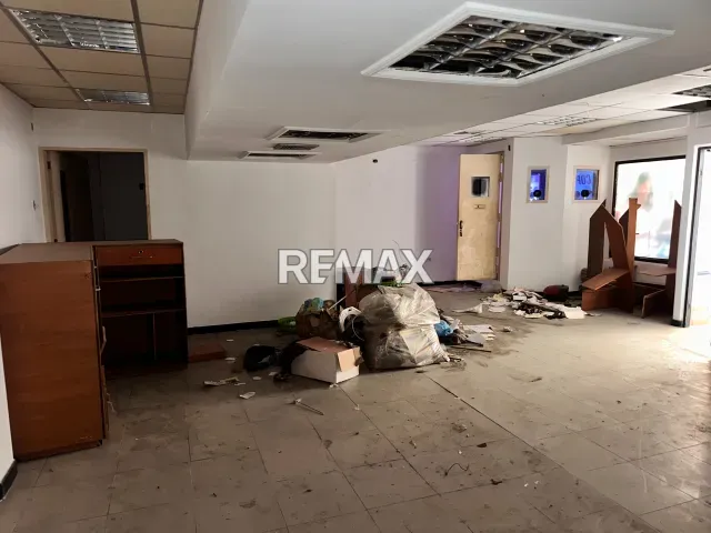 Amplio local comercial de 100 m² en alquiler, con 2 oficinas en el centro - Foto 4