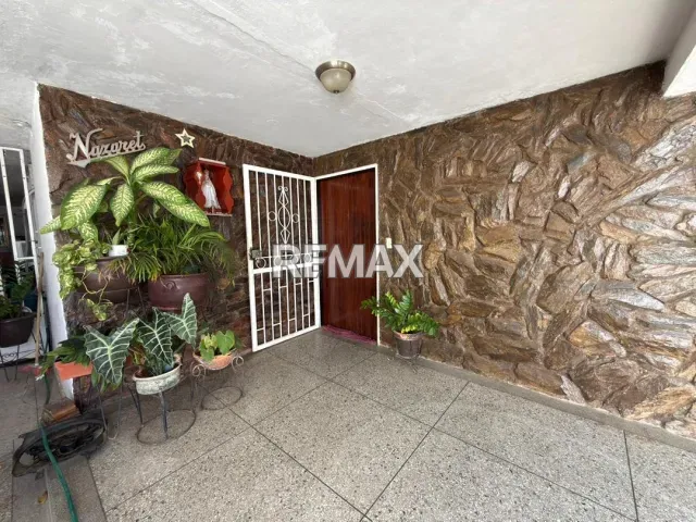 Casa de 3 habitaciones y 3 baños en venta, 200 m² en Avenida 10, Maraven - Foto 1