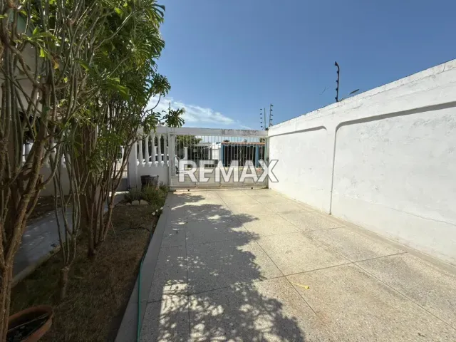 Casa de 3 habitaciones y 3 baños en venta, 200 m² en Avenida 10, Maraven - Foto 2