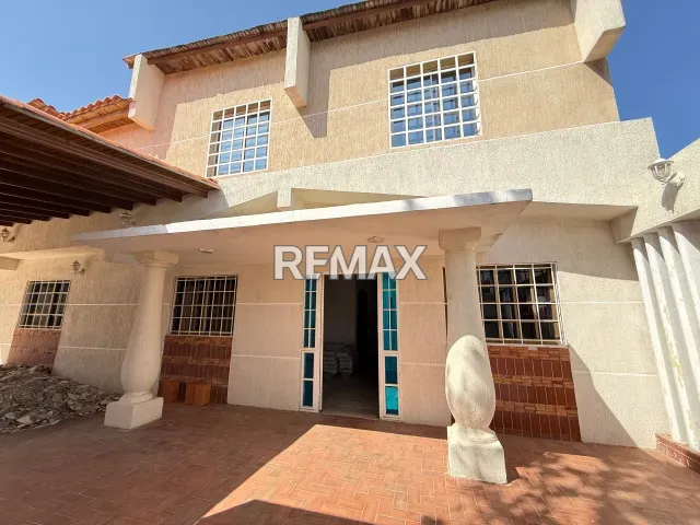 Casa de 7 habitaciones y 7 baños en venta, 500 m² en Santa Irene, Cardón - Foto 1