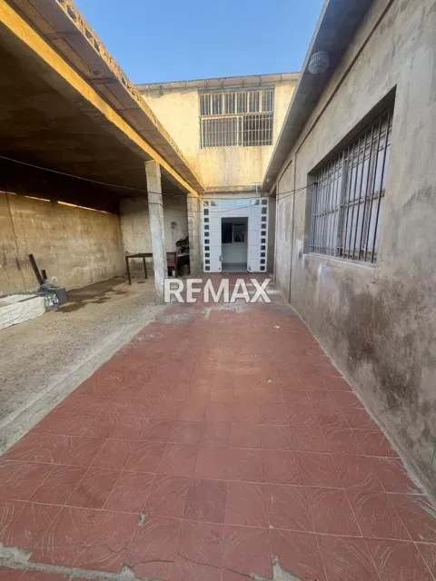 Alquiler de oficina de 178 m² en Calle Mariño, ideal para administración o depósito - Foto 1