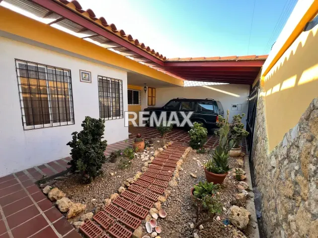Espectacular TownHouse de 3 hab. y 4 baños en venta, Urb. Maracardón, Punto Fijo - Foto 2