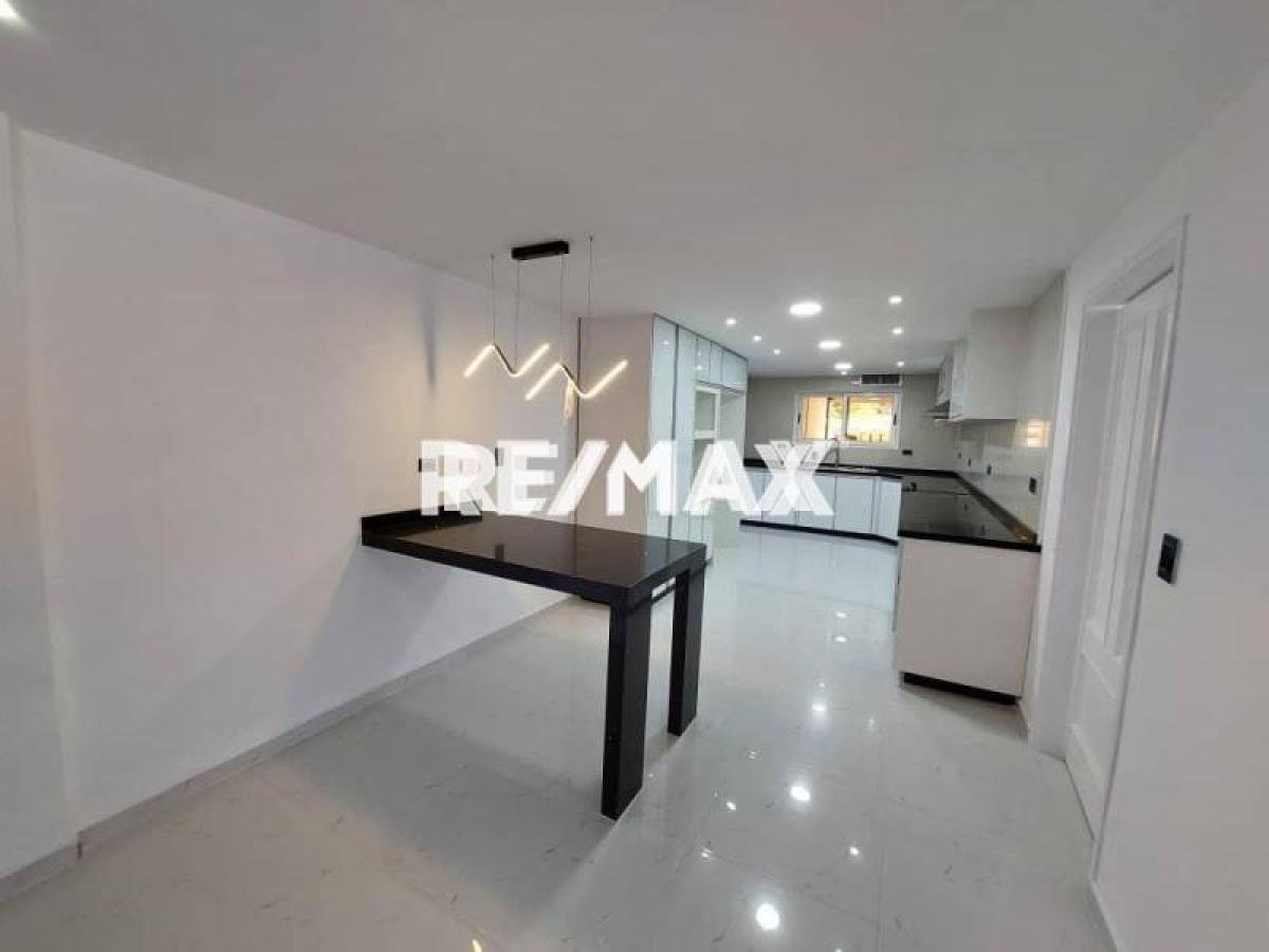 Amplia casa de 3 hab. con jardín y garaje en venta, Judibana La Lagunita. - Foto 7