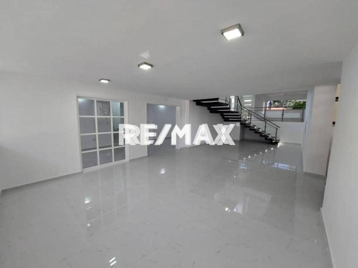 Amplia casa de 3 hab. con jardín y garaje en venta, Judibana La Lagunita. - Foto 9
