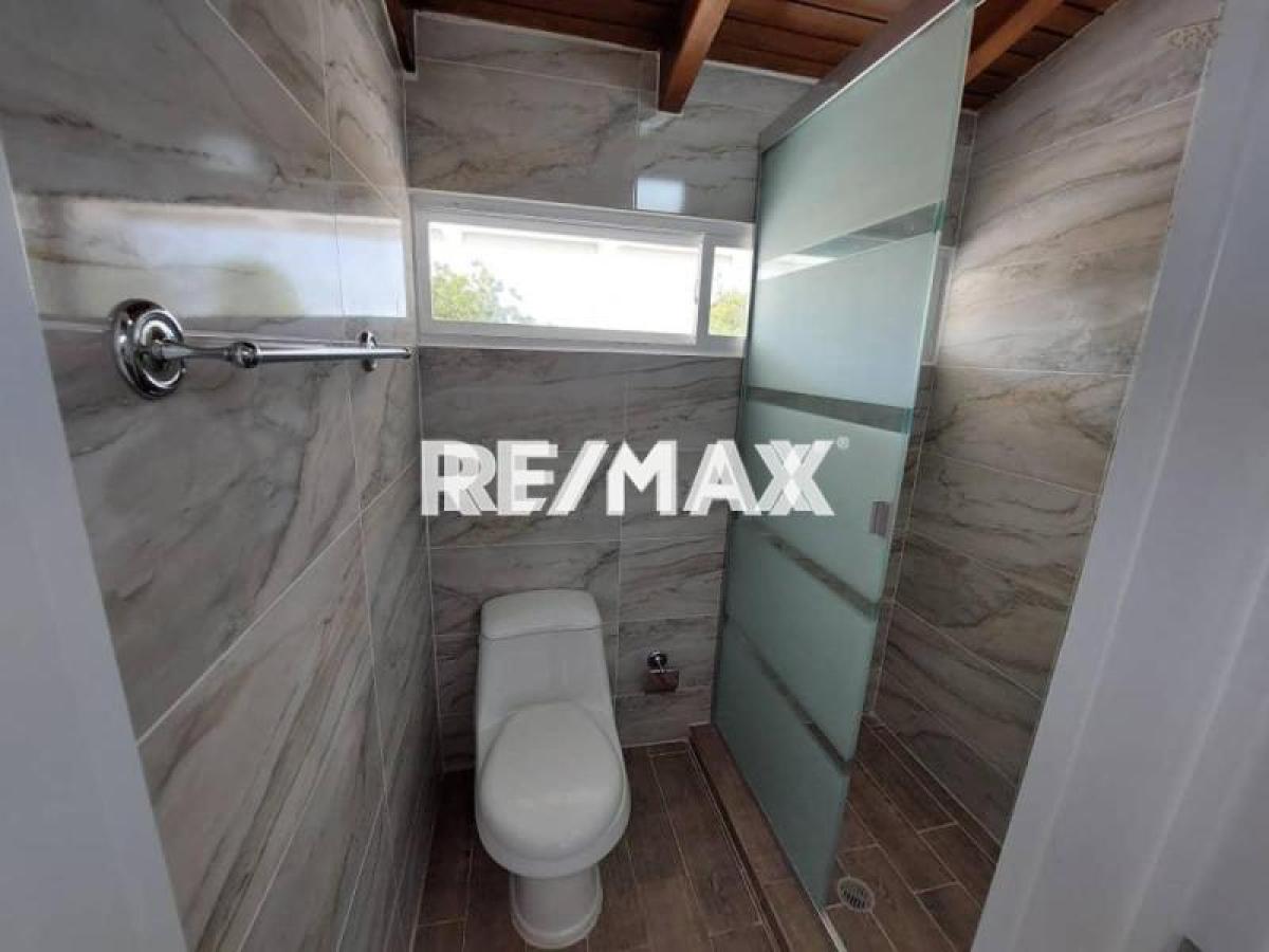Amplia casa de 3 hab. con jardín y garaje en venta, Judibana La Lagunita. - Foto 11