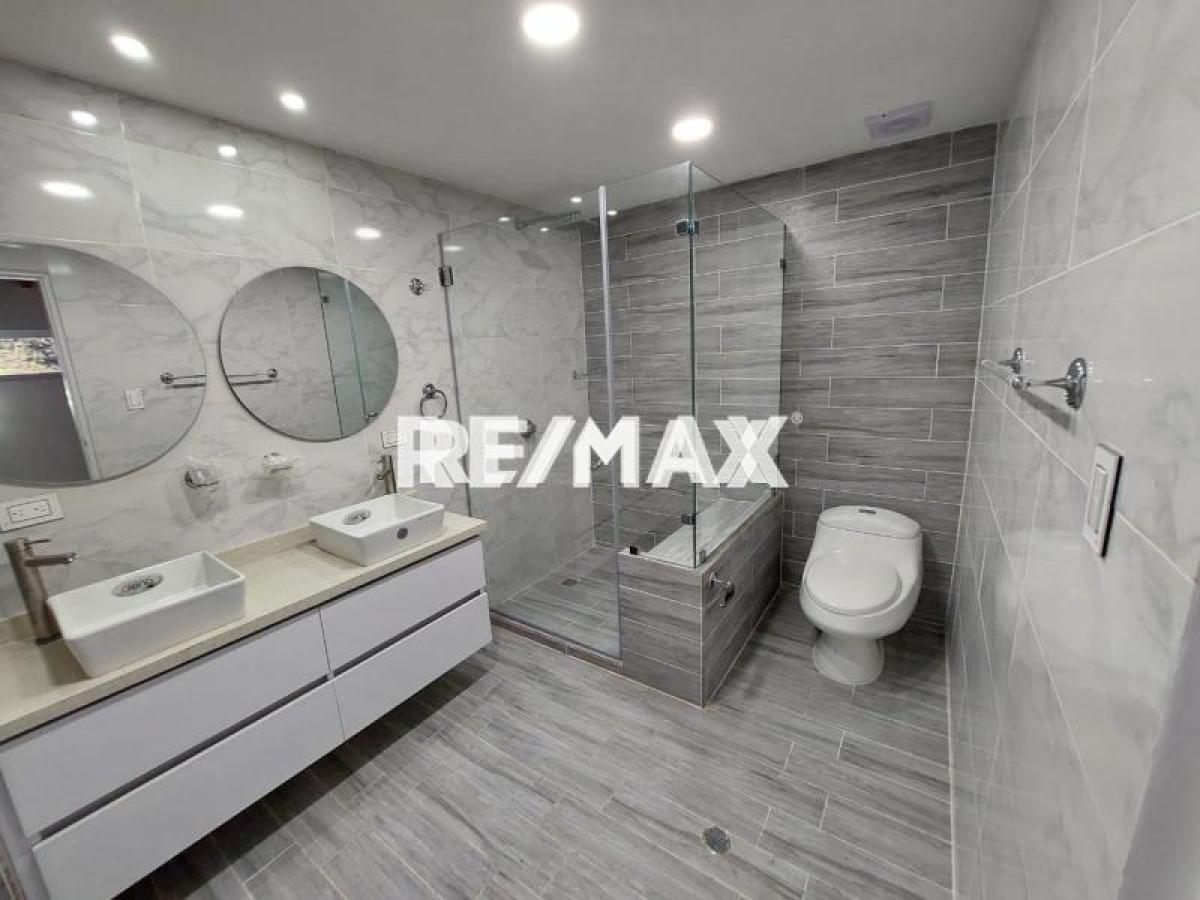 Amplia casa de 3 hab. con jardín y garaje en venta, Judibana La Lagunita. - Foto 15