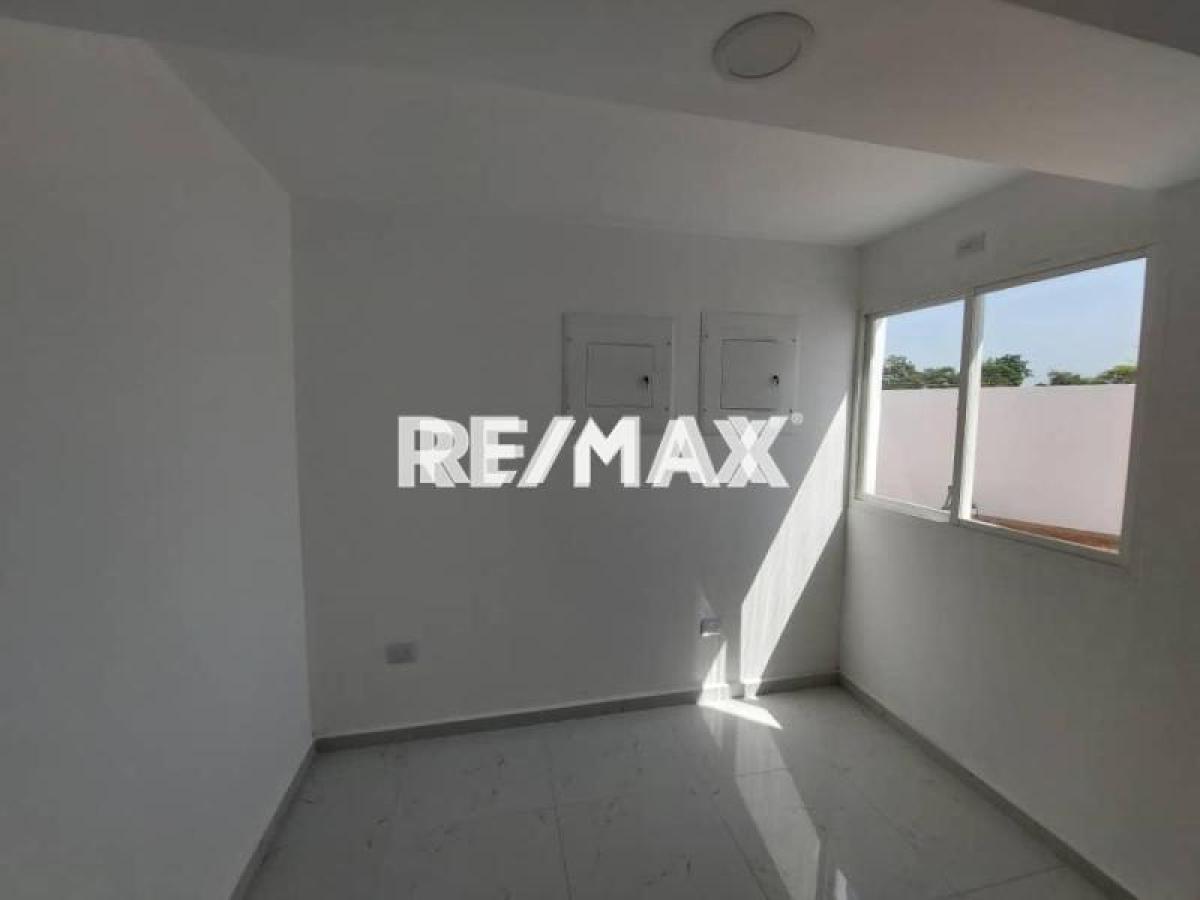 Amplia casa de 3 hab. con jardín y garaje en venta, Judibana La Lagunita. - Foto 16