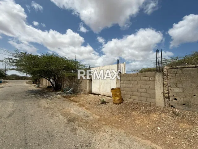 Terreno en venta de 1.184 m² en esquina, excelente inversión en Punto Fijo - Foto 2